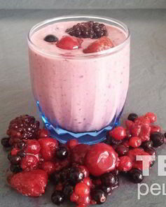 Бананово-ягодный смузи