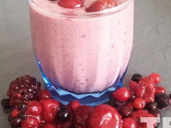 Рецепт бананова-ягодного смузи