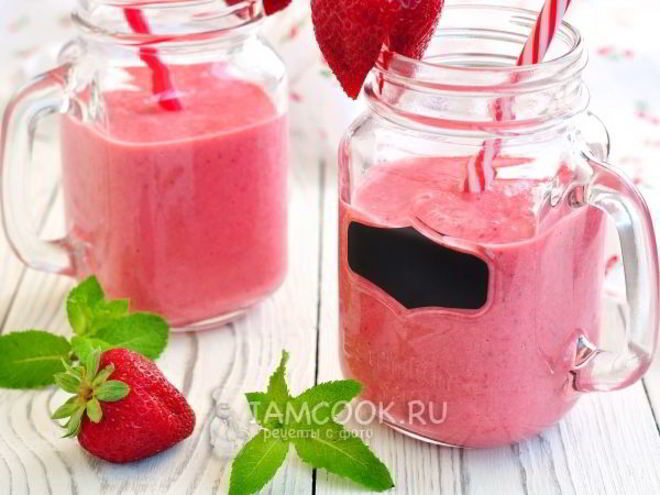 Рецепт клубничного смузи с молоком
