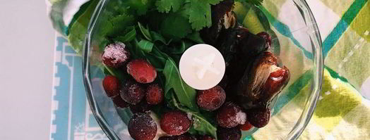 смузи банан-финики-руккола. Шаг 4