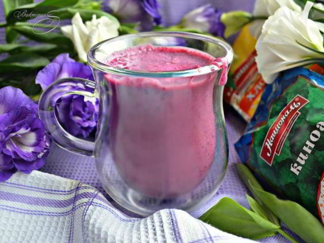 Рецепт смузей из черной смородины, овсяных хлопьев и киноа