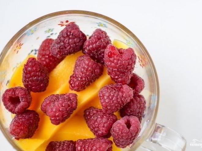 Рецепт смузей из манго и ягод