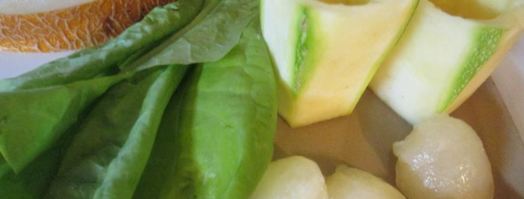 смузи из огурца и дыни в огуречных стаканчиках. Шаг 3