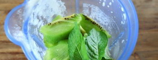 смузи с консервированным ананасом и киви. Шаг 10