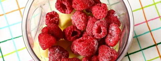 смузи с малиной, яблоком и грушей. Шаг 5