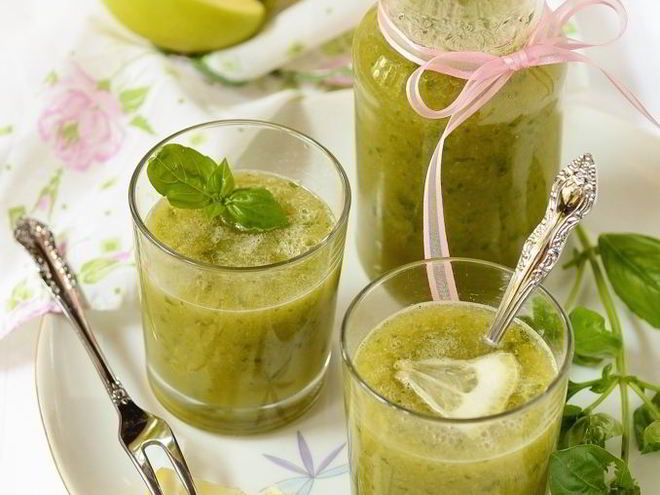 Рецепт смузей с яблоком и базиликом