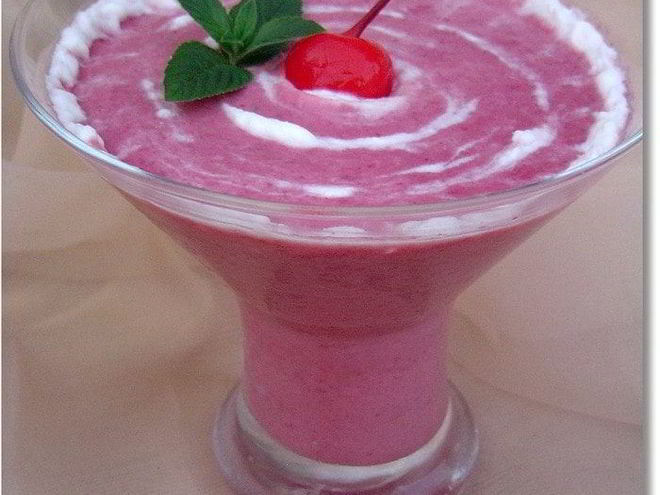Рецепт вишневого смузи с йогуртом и овсяными хлопьями