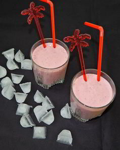 Земляничный смузи с мюсли