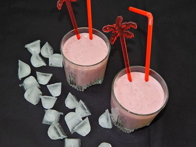 Рецепт земляничного смузи с мюсли