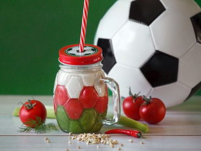 Рецепт томатного сока с зеленой гречкой, сельдереем и сметаной