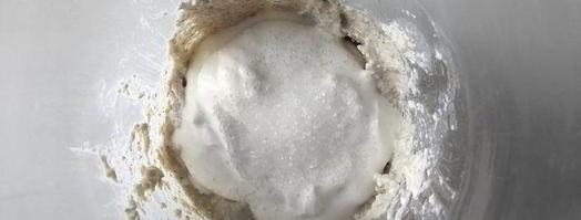 томатный сок с зеленой гречкой, сельдереем и сметаной. Шаг 12