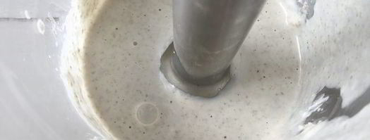 томатный сок с зеленой гречкой, сельдереем и сметаной. Шаг 13