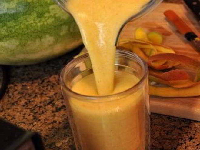 Рецепт витаминного напитка из киви, апельсина, винограда и манго