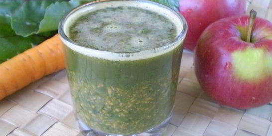 Зеленый коктейль с морковью