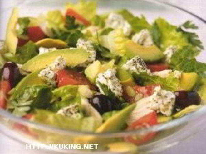 Рецепт греческого островного салата с курицей и авокадо