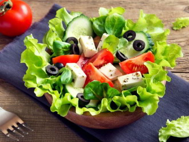 Рецепт греческого салата с брынзой по-домашнему