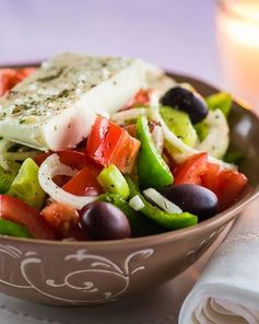 Греческий салат с фетаксой