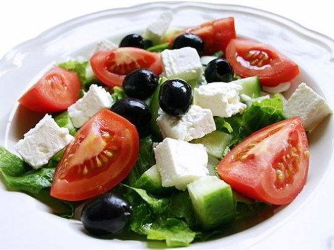 Рецепт греческого салата с красным луком