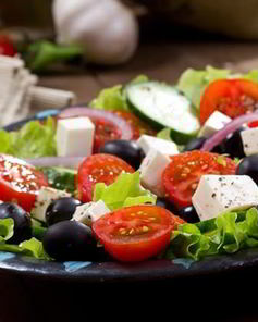 Греческий салат с моцареллой