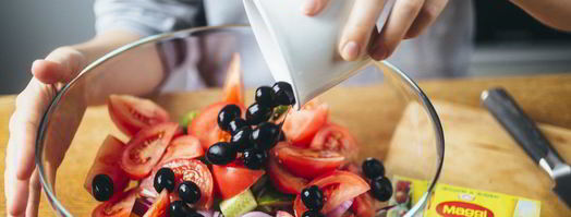 греческий салат с жареным адыгейским сыром. Шаг 7