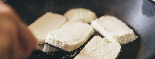 греческий салат с жареным адыгейским сыром. Шаг 11