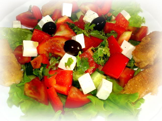 Рецепт греческого салата с жареным сыром