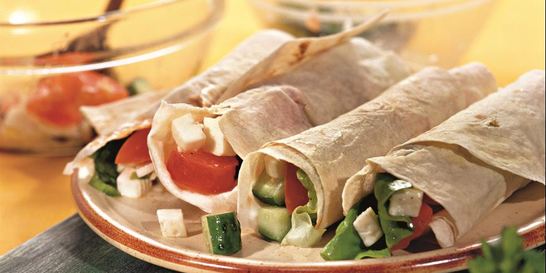 Греческий салат в лаваше