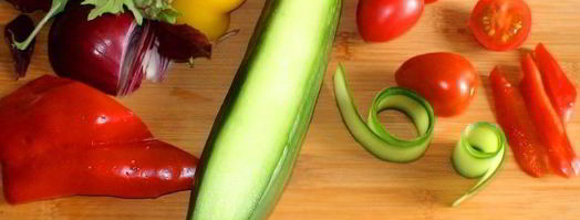 греческий салат в новом стиле с молодой зеленью. Шаг 3