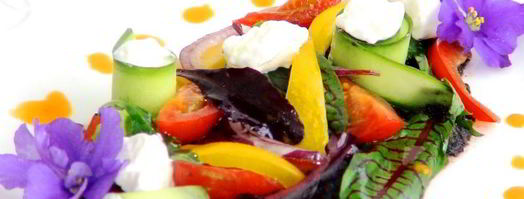 греческий салат в новом стиле с молодой зеленью. Шаг 6