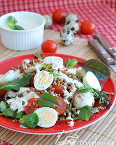 Гречневый салат с перепелиными яйцами