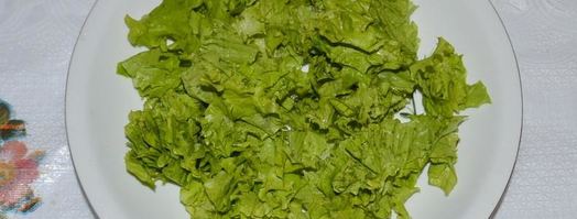 классический греческий салат с сухариками и курицей. Шаг 8