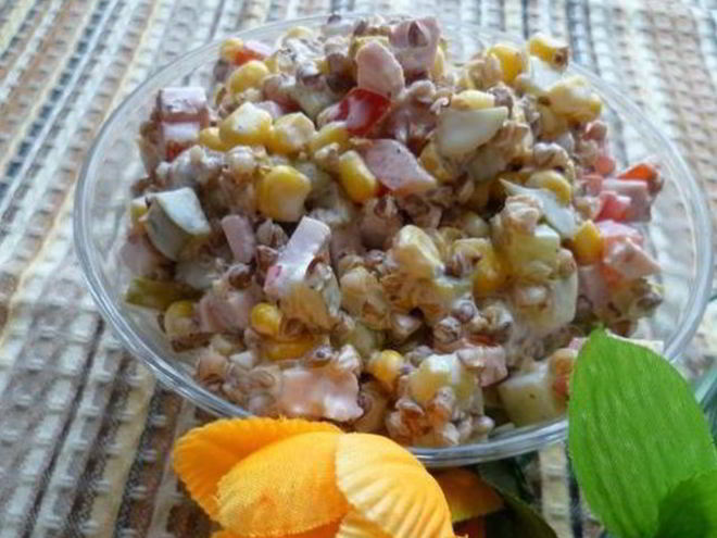 Рецепт салата с гречкой и ветчиной
