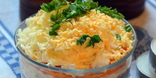 Слоеный салат с горбушей и гречкой