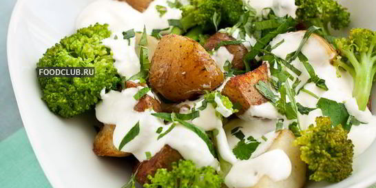 Картофельный салат с брокколи, мелиссой и тархуном