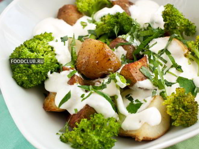 Рецепт картофельного салата с брокколи, мелиссой и тархуном