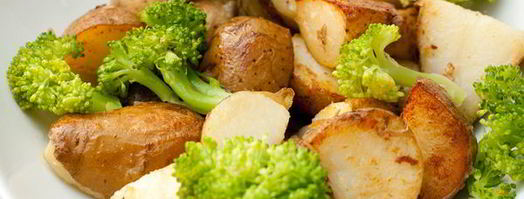 картофельный салат с брокколи, мелиссой и тархуном. Шаг 8