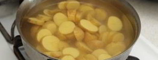 картофельный салат с копченой рыбой. Шаг 3