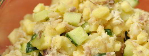 картофельный салат с копченой скумбрией и яблоком. Шаг 4