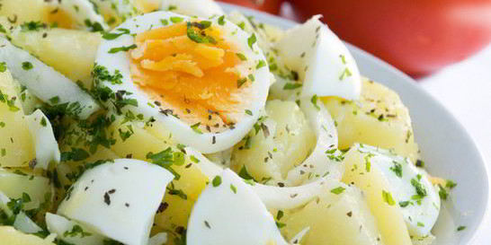 Картофельный салат с пряными травами