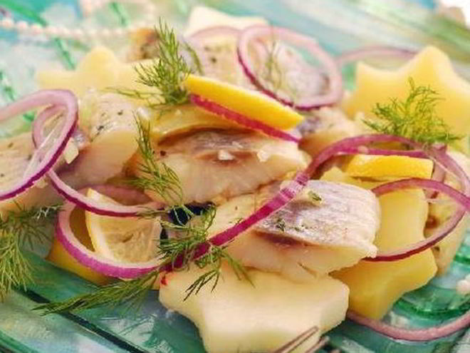 Рецепт картофельного салата с сельдью