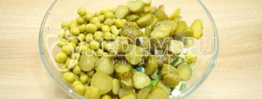 картофельный салат с зеленым горошком. Шаг 6