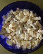 Картофельный салат с жареной колбасой