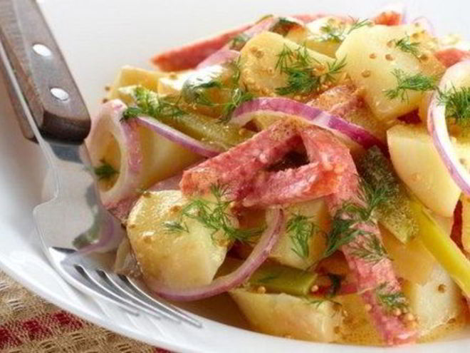 Рецепт немецкого картофельного салата с сосисками