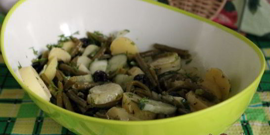 Салат из молодого картофеля со стручковой фасолью