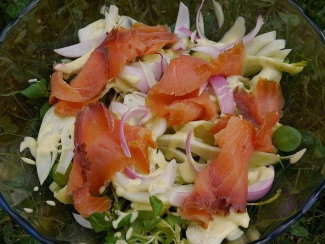 Рецепт салата с картофелем, фенхелем и копченой семгой