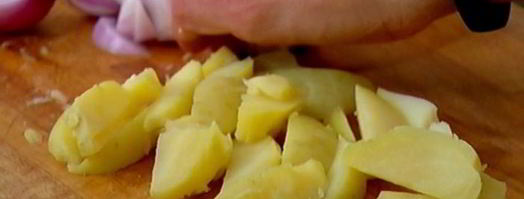 салат с картофелем, фенхелем и копченой семгой. Шаг 4