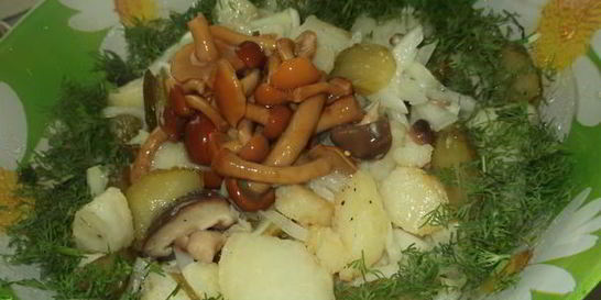 Салат с картофелем и грибами
