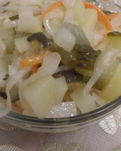 Салат с картофелем и соленьями