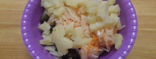 салат с картофелем и соленьями. Шаг 6