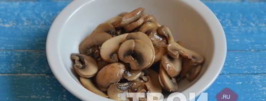 салат с картофелем, шампиньонами и корнишонами. Шаг 3